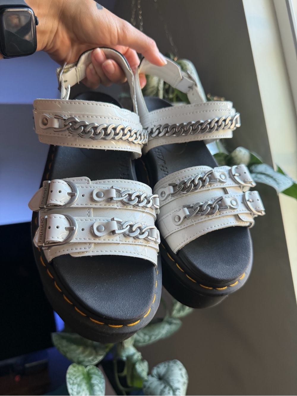 Dr. martens Quad Chain- White Platform Sandals